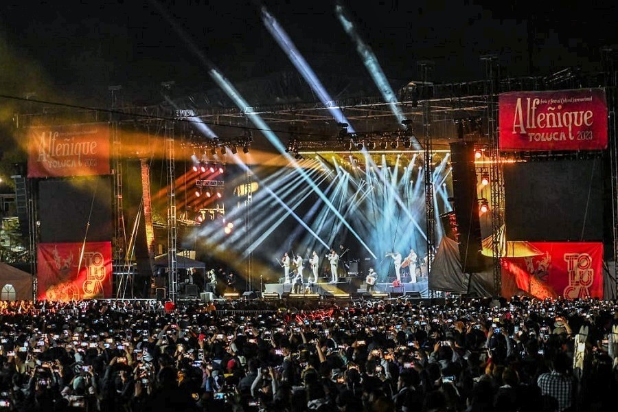 Espectacular Cierre de Christian Nodal en Feria y Festival Cultural Internacional Alfeñique 2023