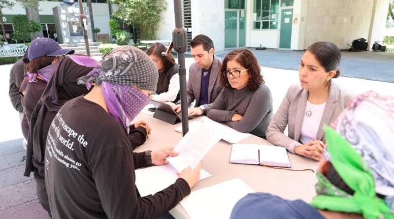 Facultad de Economía abierta al diálogo, acuerdos y compromisos