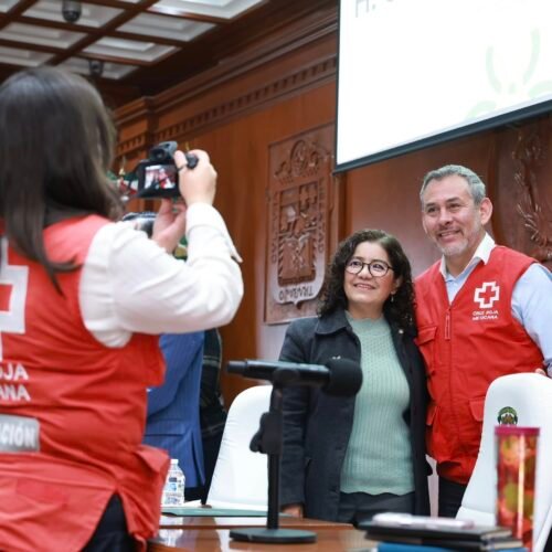 La rectora Patricia Zarza Delgado participa en iniciativa con causa de la Cruz Roja en Toluca