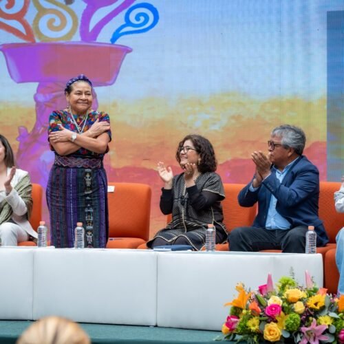 Rigoberta Menchú llama desde la UAEMéx a reconocer los orígenes para construir sociedades más justas