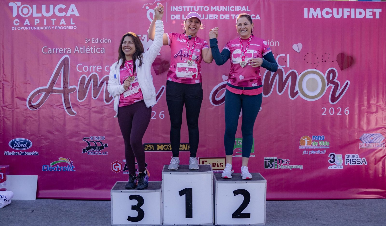 Toluca celebra el amor corriendo y andando en bici por sus principales calles