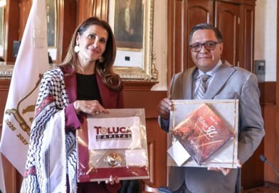 Reconoce Toluca. soberanía de Palestina y distingue a la embajadora Nadya Rasheed