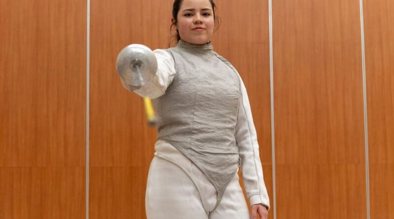 Sofía Guadarrama: disciplina y estrategia que brillan en la esgrima de la UAEMéx