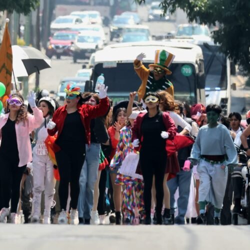 Caravana artística de la UAEMéx recorre el centro de Toluca