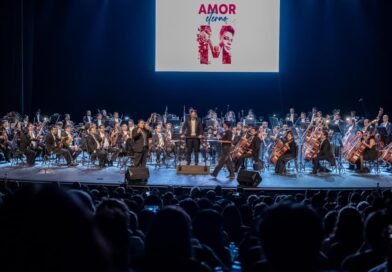 Conquistan Juan Gabriel y la OFiT el corazón de las mamás de Toluca