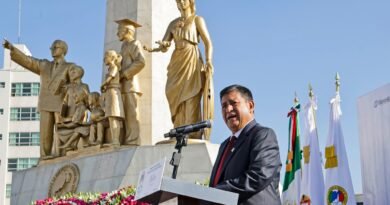 Reconoce SMSEM labor docente con Guardia de Honor conmemorativa