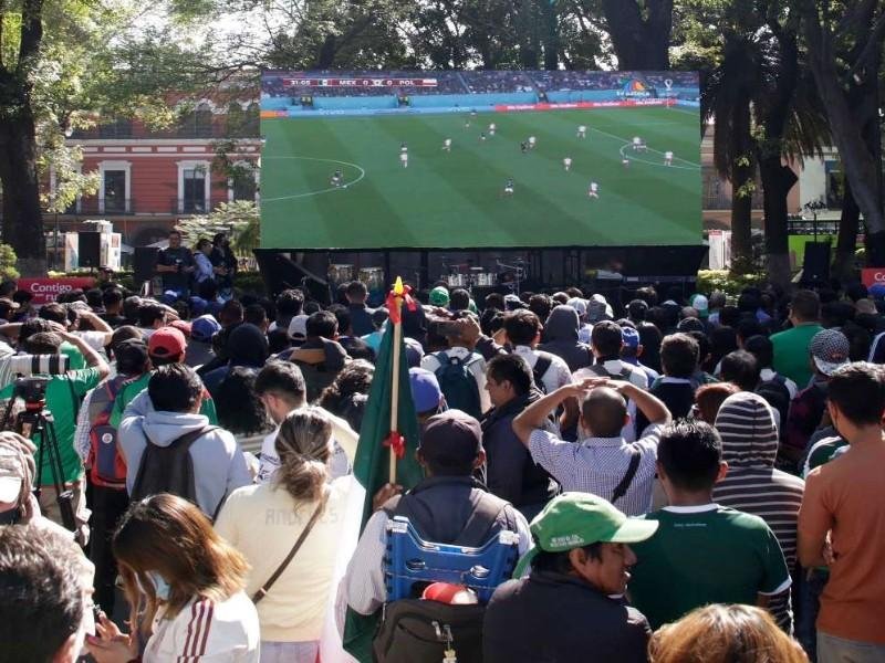 Toluca se prepara  para vivir la fiesta mundialista; instalan megapantalla en la  Plaza de los Mártires