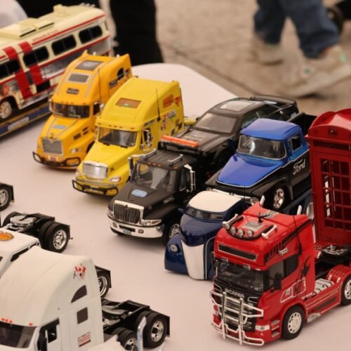 Segundo Festival de Mini Trucks reúne a aficionados en la Alameda de Toluca