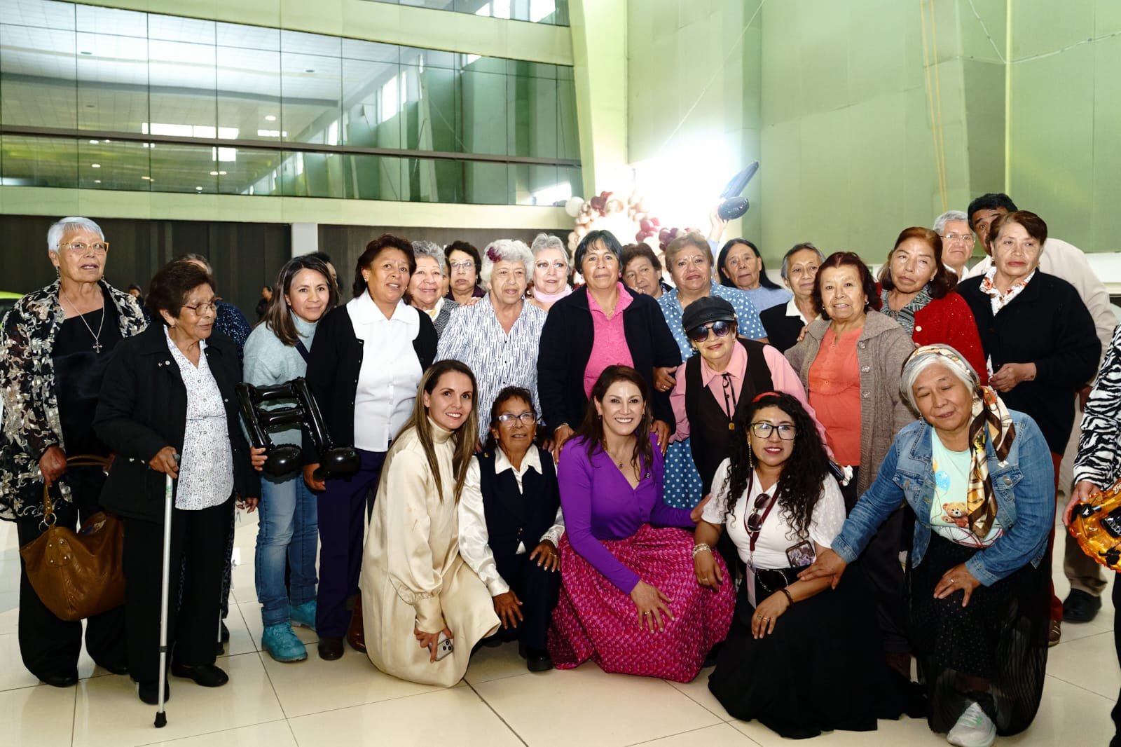 Celebra DIF Toluca a más de mil personas mayores por ser los jóvenes por siempre
