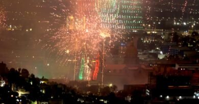 Tecnología y tradición se unen en el cielo de Toluca durante el Grito