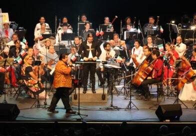 Juan Gabriel hizo vibrar al Teatro Morelos con la Gala Mexicana de la OFiT