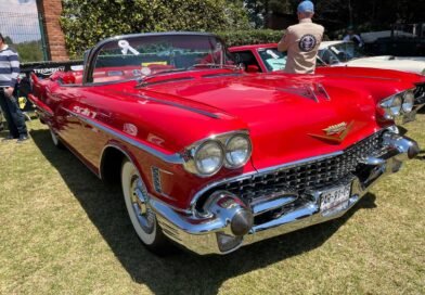 Toluca se llena de motores y solidaridad con exhibición de cerca de 200 automóviles.
