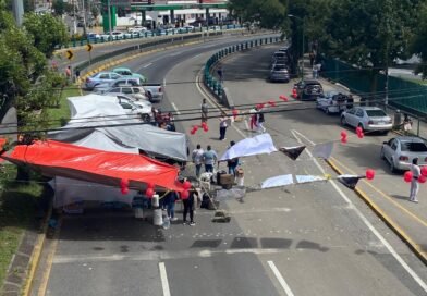 Caos vial en Toluca: continúa la protesta frente al Hospital 220 del IMSS