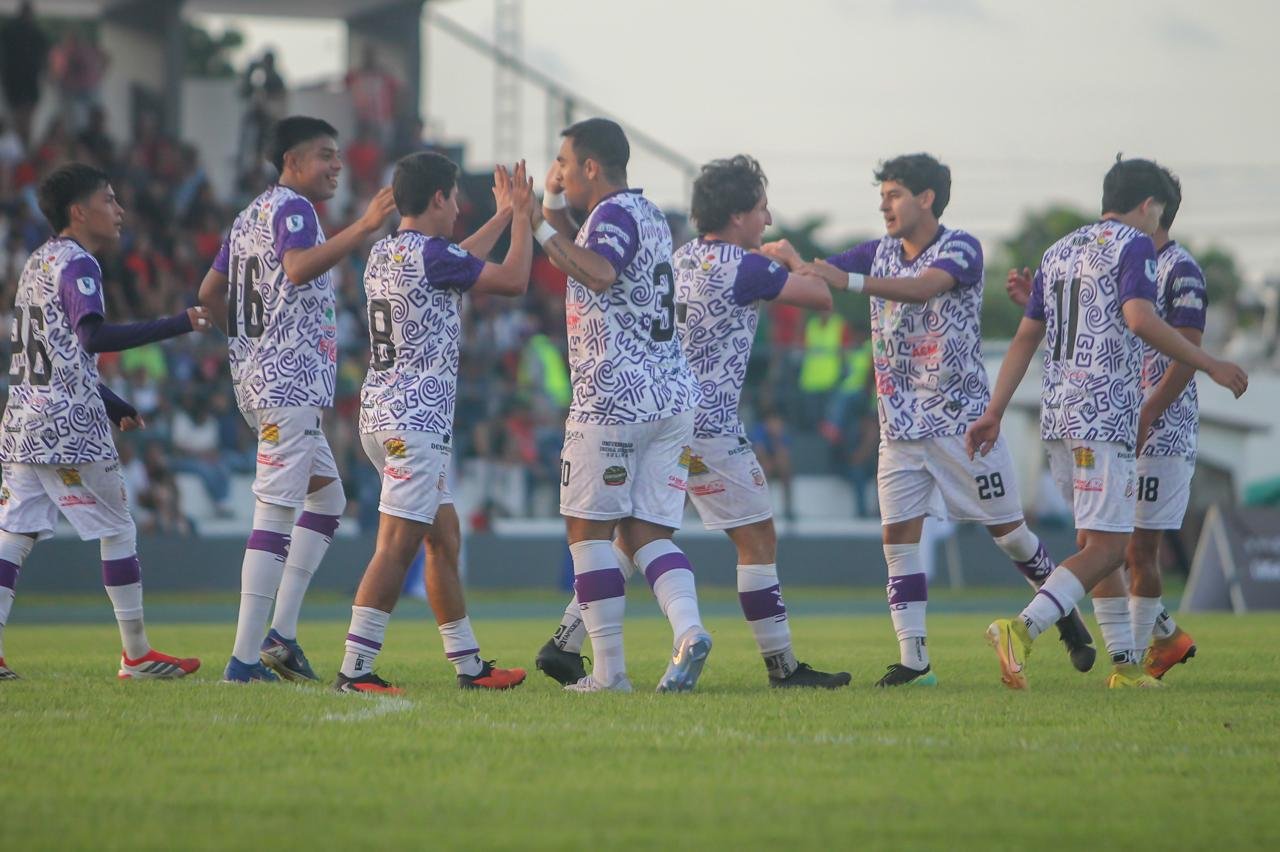 ARTESANOS MANTIENE INVICTO EN LA LIGA PREMIER A