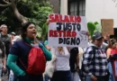 Trabajadores del IMSS rechazan alza salarial de 2.9% y exigen salida del líder sindical